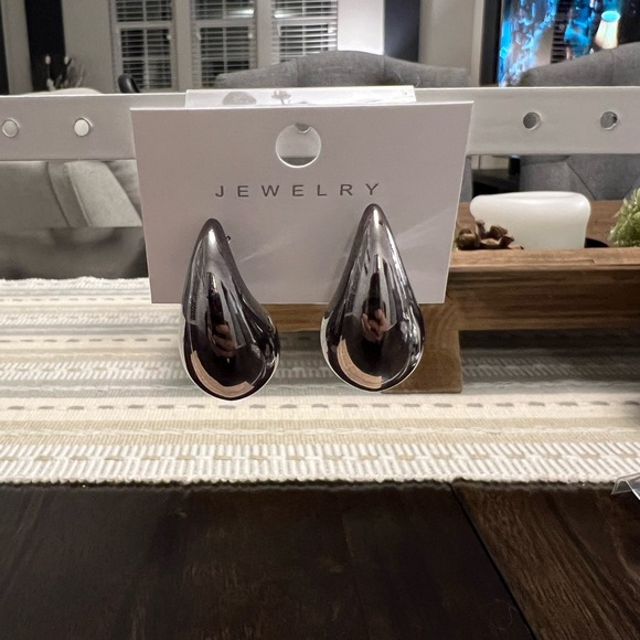 Fantasy Raindrop Earrings - Picture 3 of 4